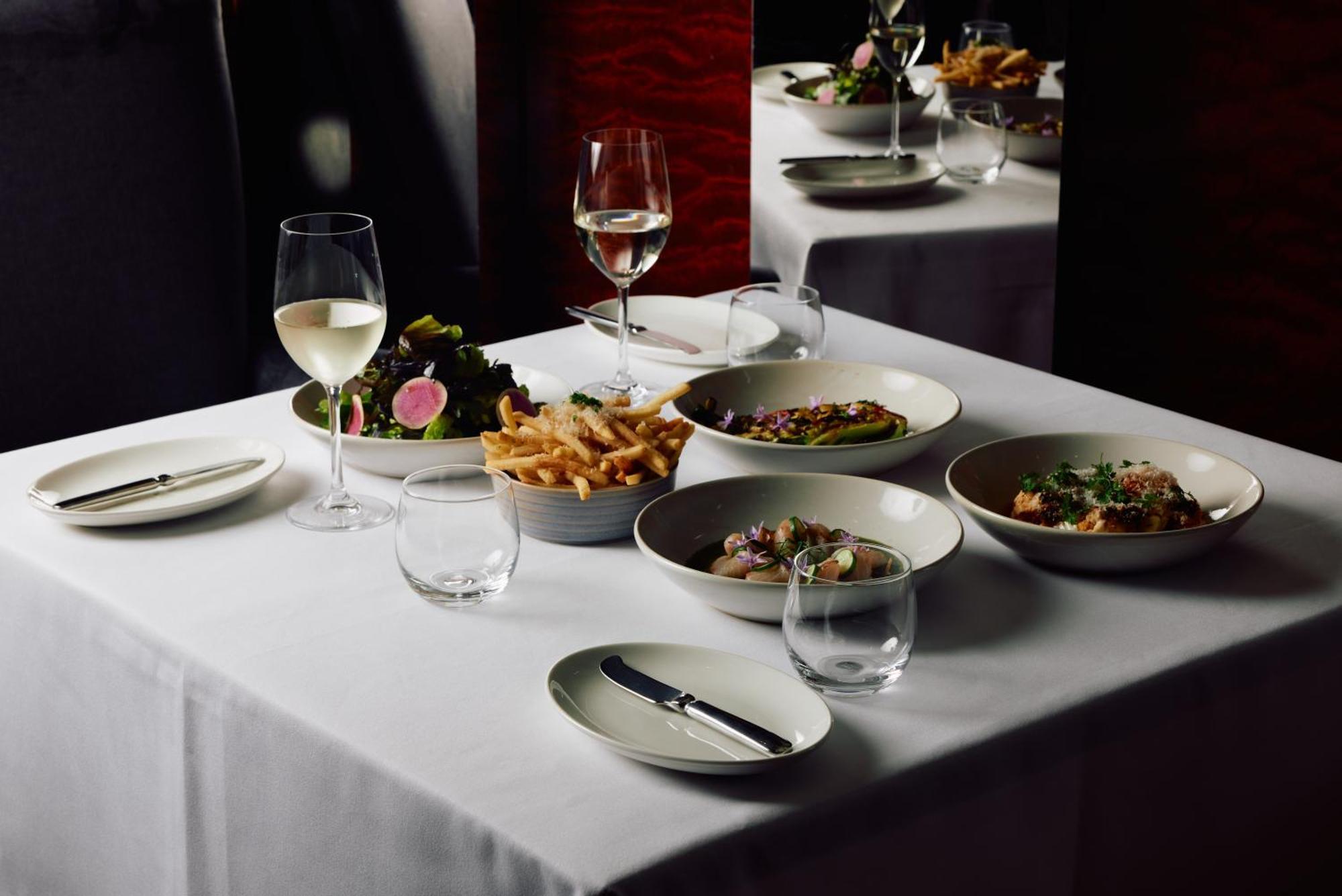 Park Hyatt Melbourne Hotell Exteriör bild A selection of dishes at the restaurant