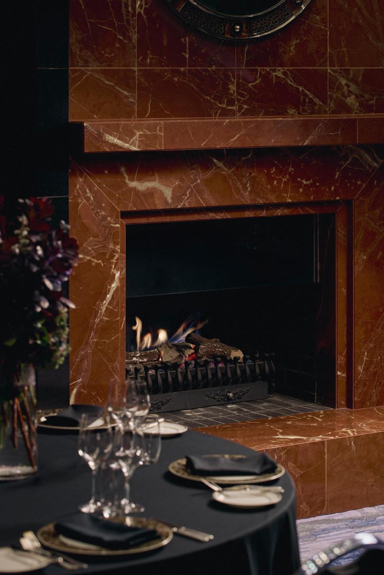 Park Hyatt Melbourne Hotell Exteriör bild A fireplace in the White House
